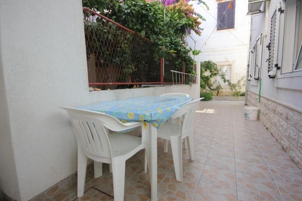 Apartments Zoki - Great Location Close To The Sea Vis Ngoại thất bức ảnh